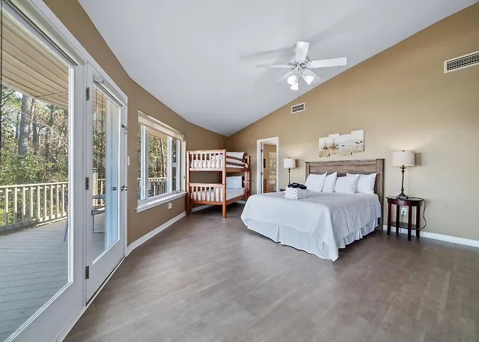 Round House Retreat On The Bay