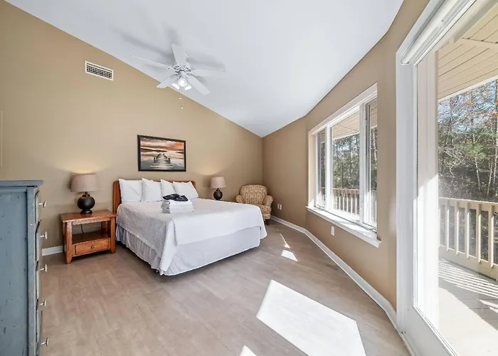 Round House Retreat On The Bay Holiday home Gulf Shores