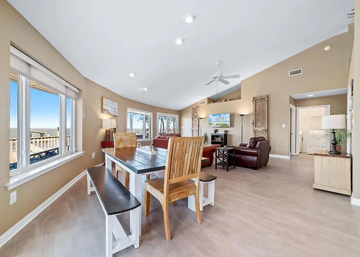 Round House Retreat On The Bay Holiday home *