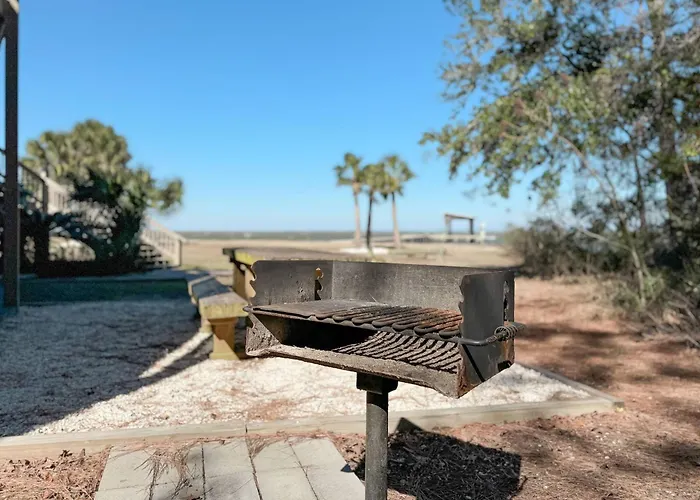 Round House Retreat On The Bay *