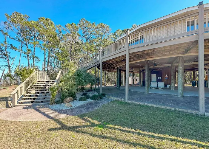 Round House Retreat On The Bay Holiday home *