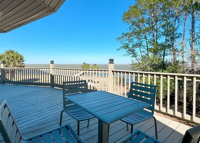 Round House Retreat On The Bay Holiday home