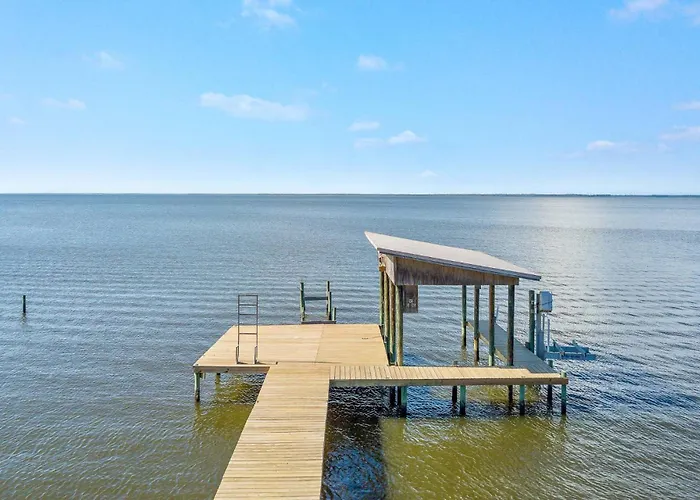 Round House Retreat On The Bay *